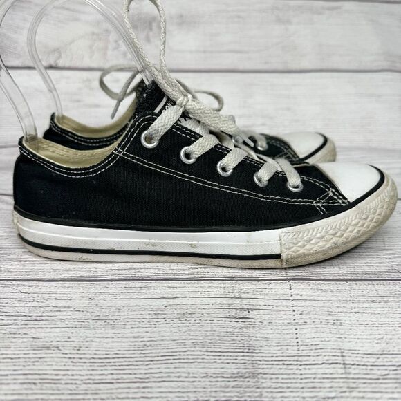 converse all star low top black/white canvas shoes size 2.5 Big Kid - Picture 1 of 6